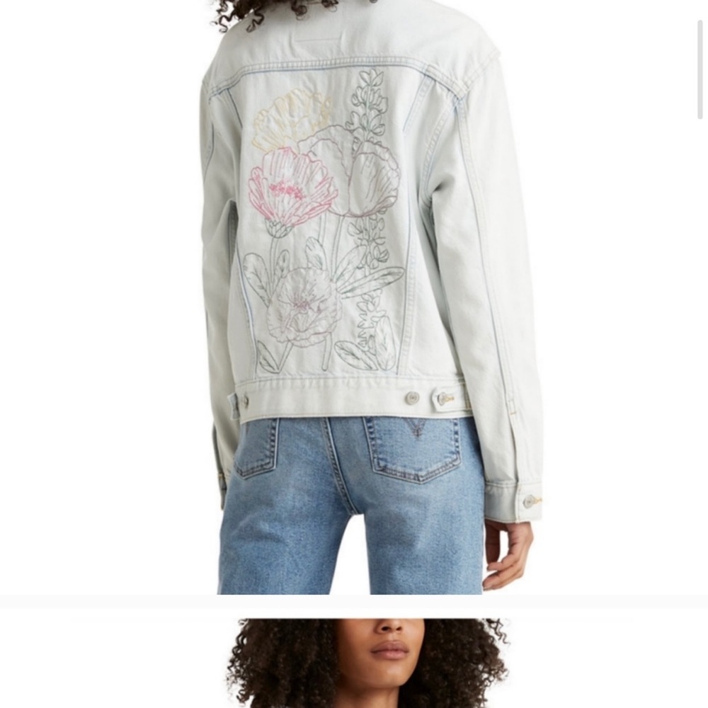 Hard to find Levi oversized boyfriend trucker jean jacket with floral embroidery